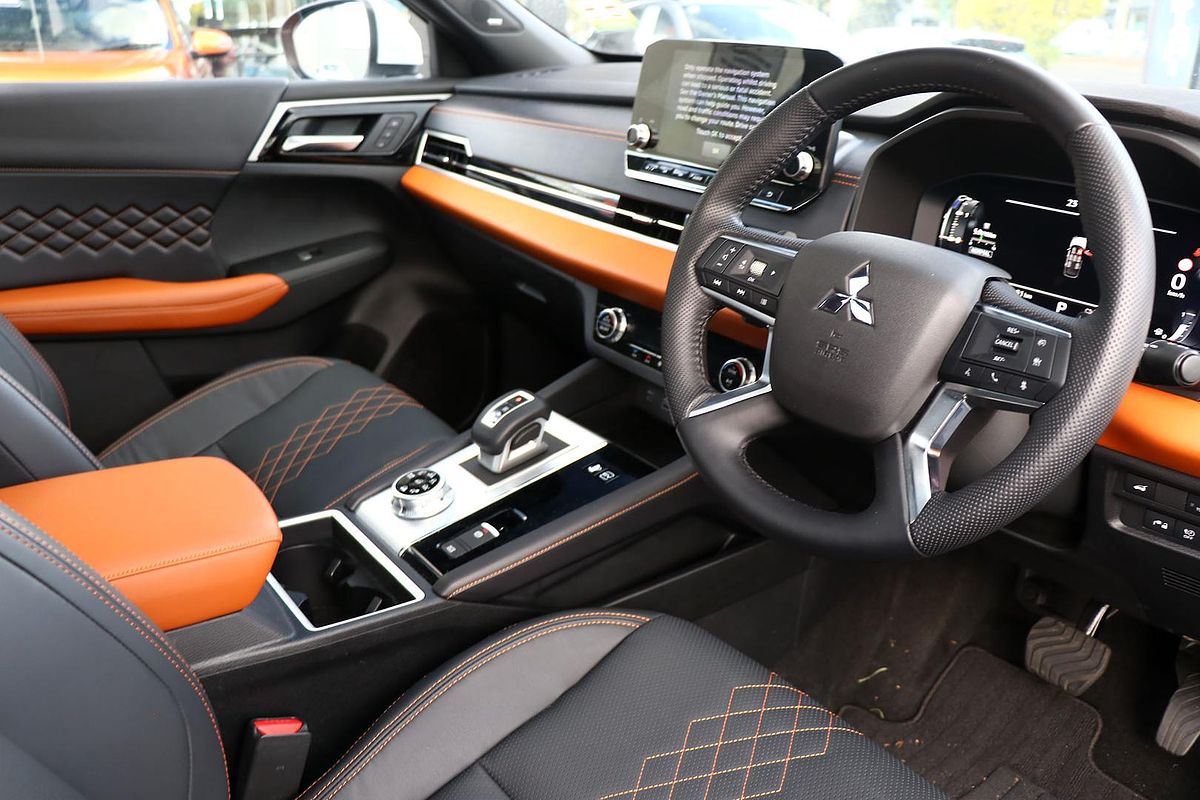 2022 Mitsubishi Outlander PHEV Exceed Tourer ZM