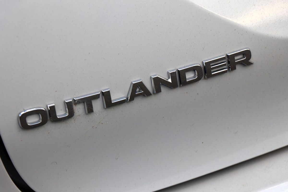 2022 Mitsubishi Outlander PHEV Exceed Tourer ZM