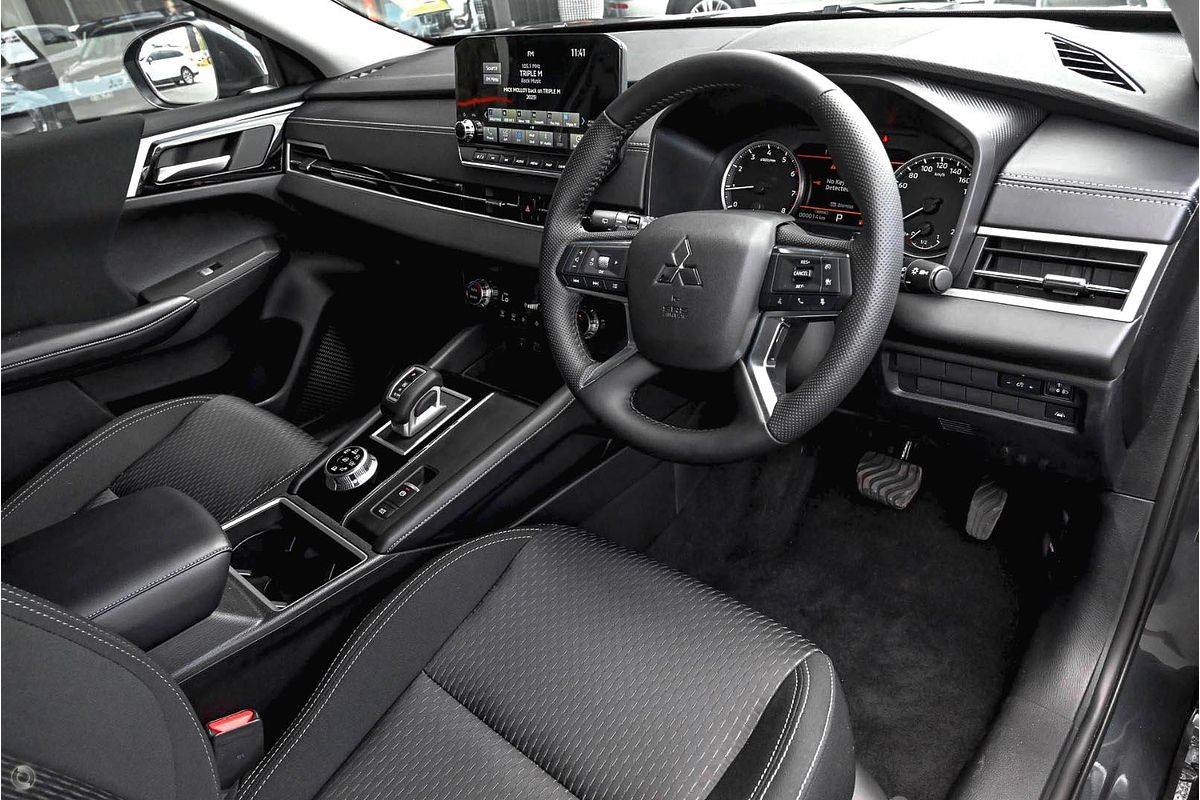 2024 Mitsubishi Outlander LS ZM