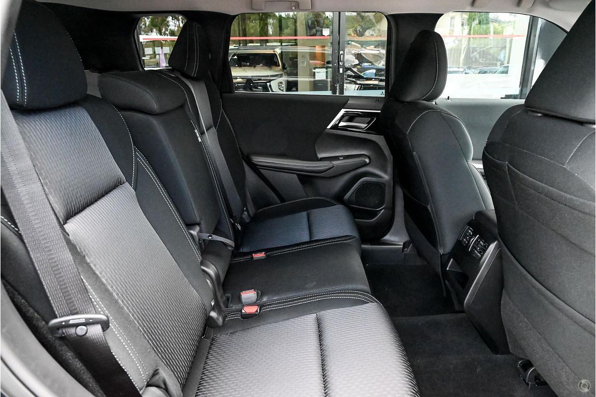 2024 Mitsubishi Outlander LS ZM