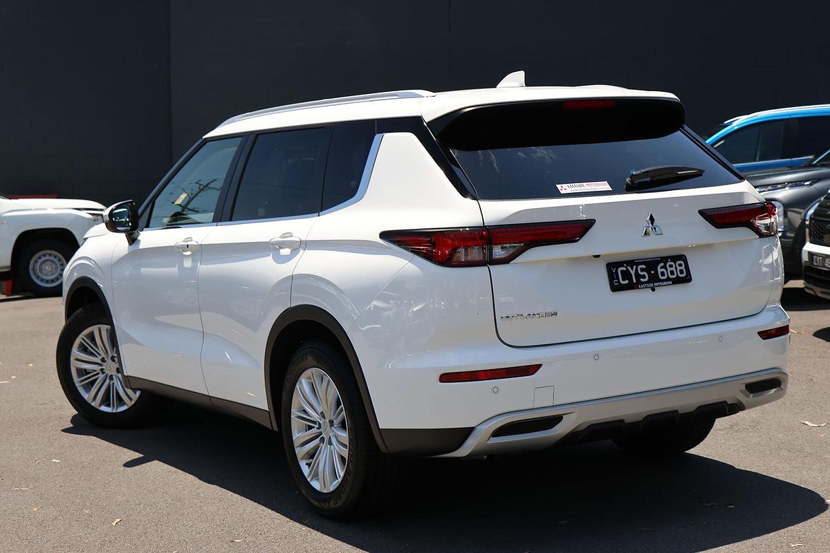 2024 Mitsubishi Outlander LS ZM