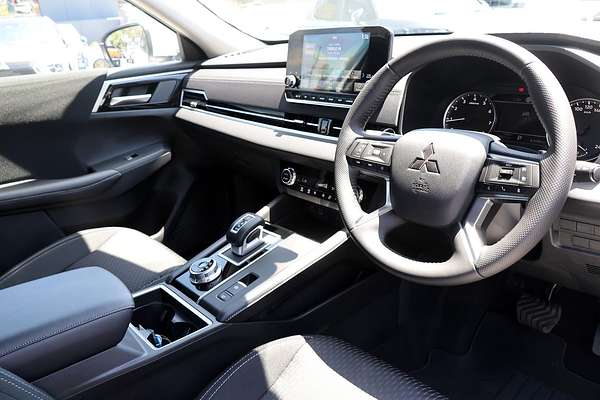 2024 Mitsubishi Outlander LS ZM