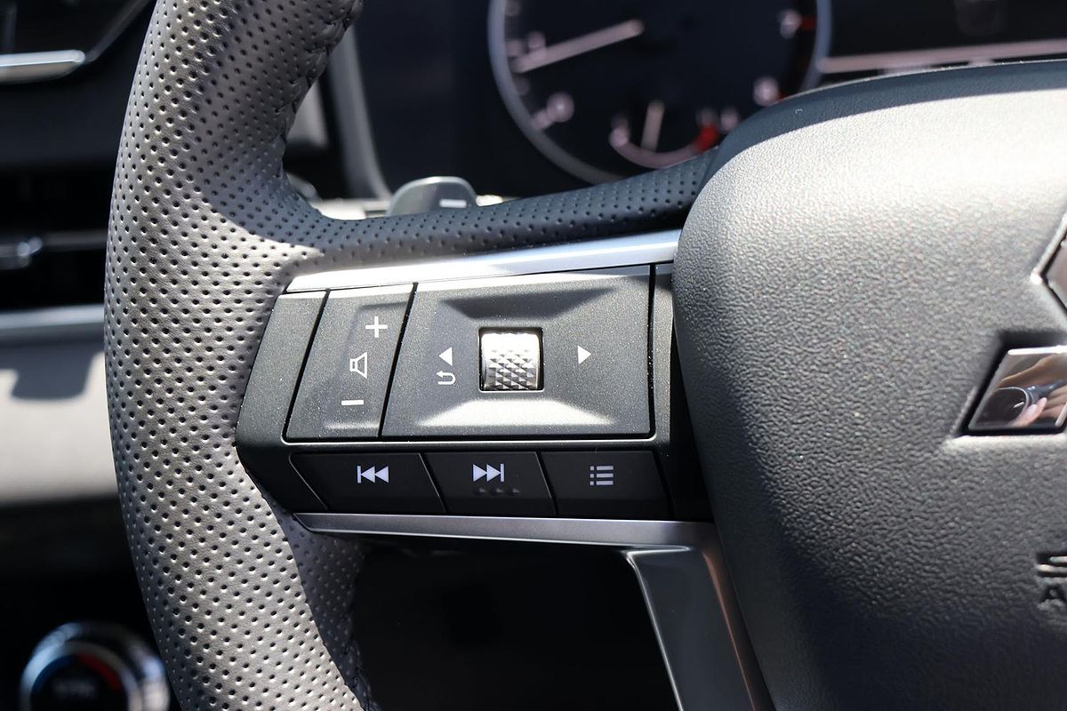 2024 Mitsubishi Outlander LS ZM