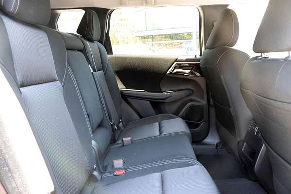 2024 Mitsubishi Outlander LS ZM