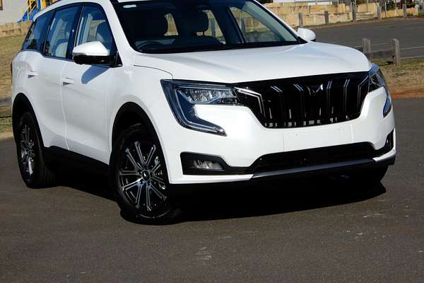 2024 Mahindra XUV700 AX7L