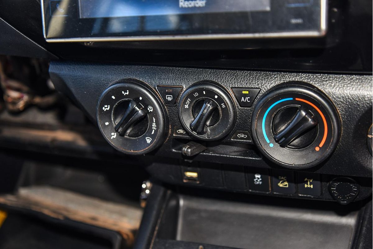 2018 Toyota Hilux SR GUN126R 4X4