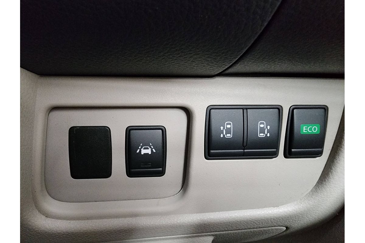 2015 Nissan Serena  HC26