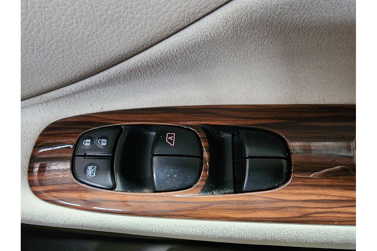 2015 Nissan Serena  HC26