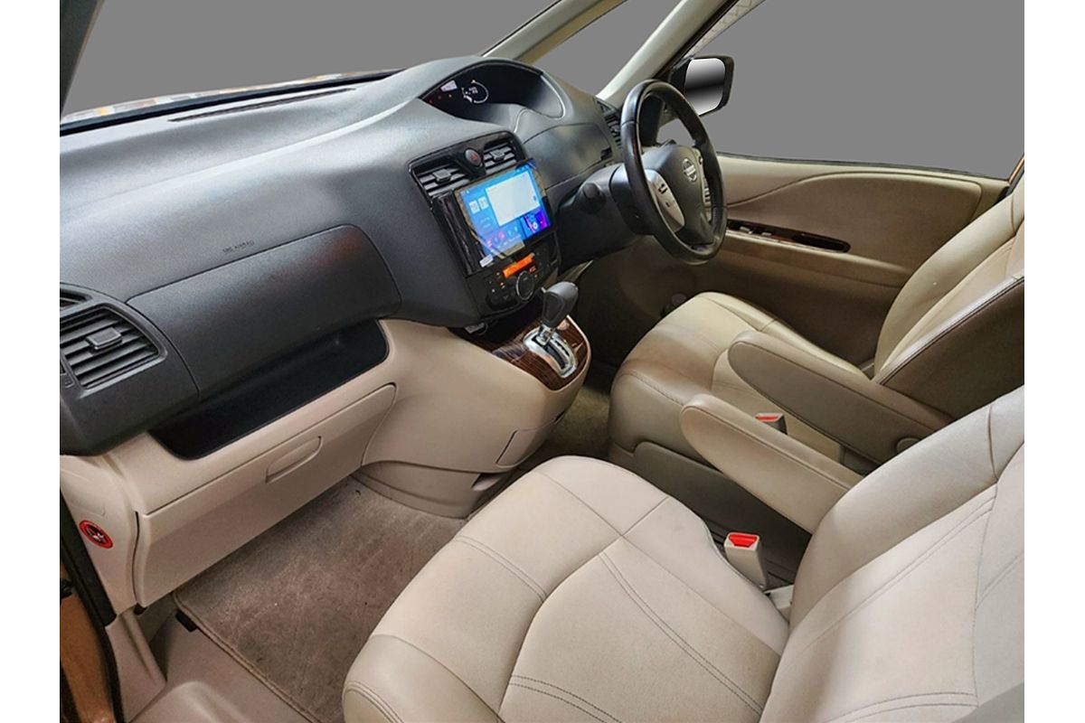 2015 Nissan Serena  HC26