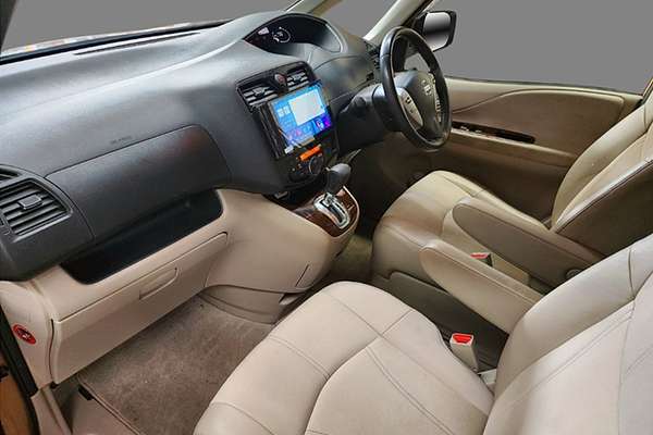2015 Nissan Serena  HC26