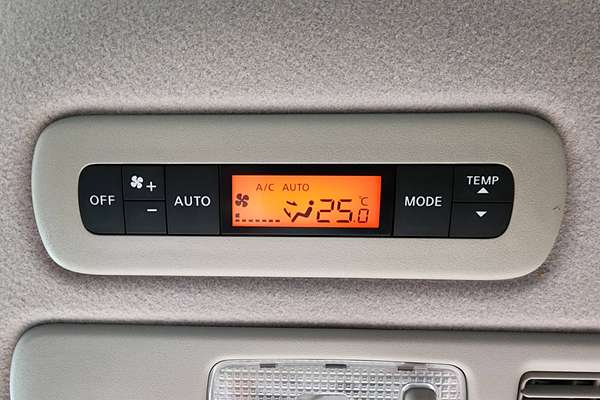 2015 Nissan Serena  HC26
