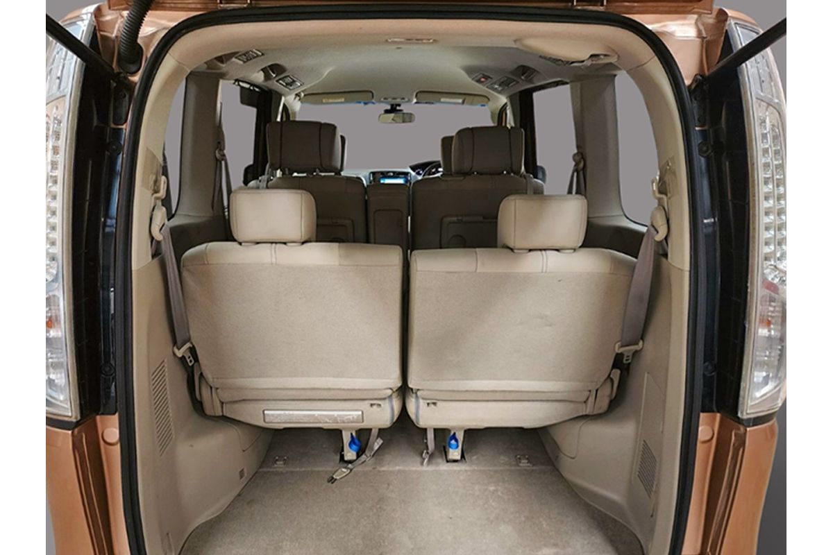 2015 Nissan Serena  HC26