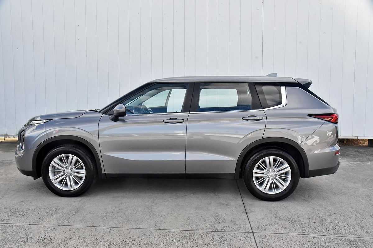 2023 Mitsubishi Outlander ES ZM