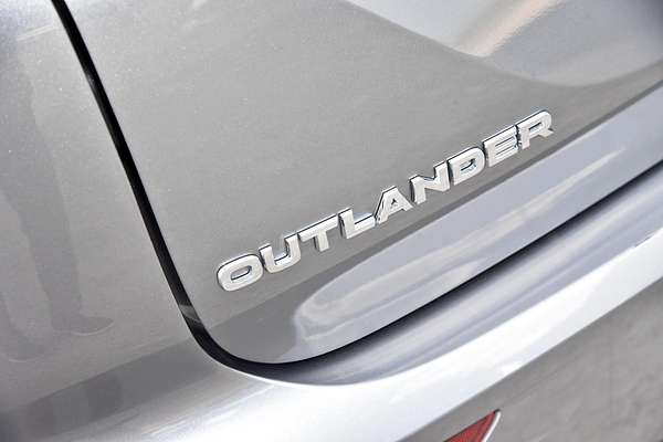 2023 Mitsubishi Outlander LS ZM