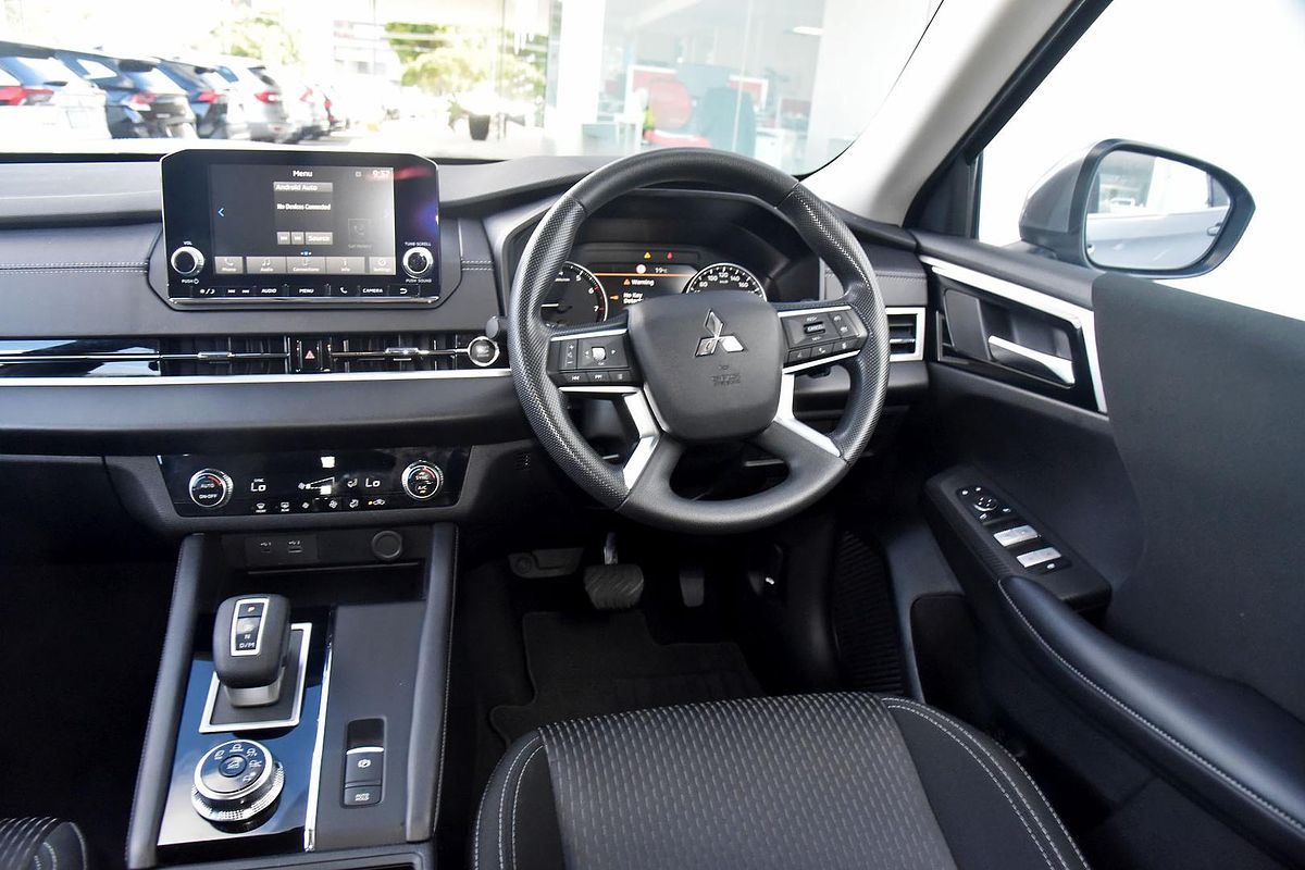 2023 Mitsubishi Outlander ES ZM