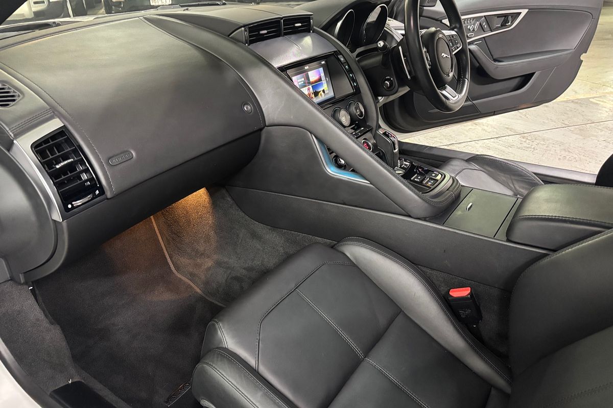 2017 Jaguar F-TYPE X152