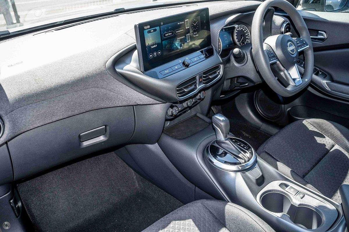 2024 Nissan JUKE ST F16