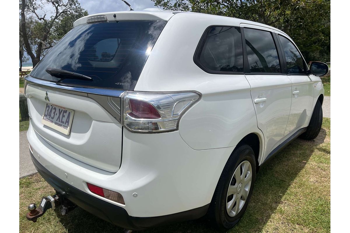 2013 Mitsubishi Outlander ES ZJ