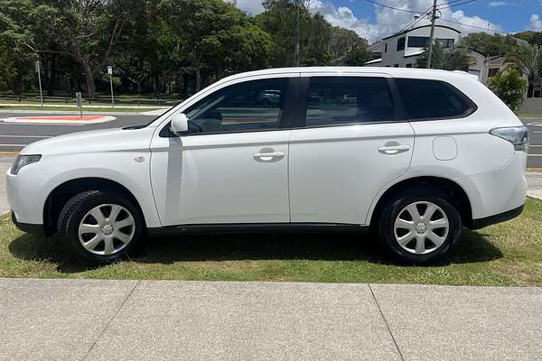 2013 Mitsubishi Outlander ES ZJ