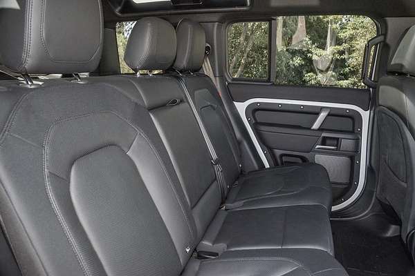 2024 Land Rover Defender 110 P400 X-Dynamic SE L663