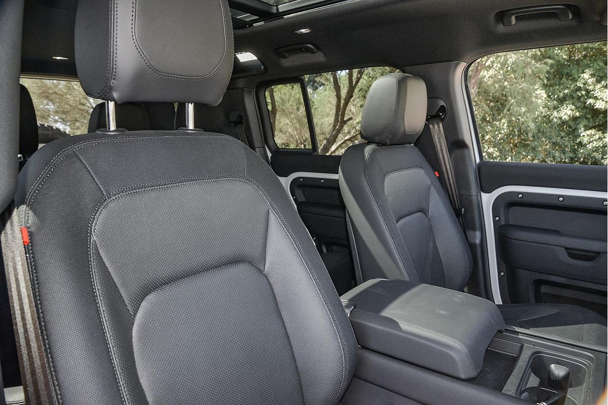 2024 Land Rover Defender 110 P400 X-Dynamic SE L663