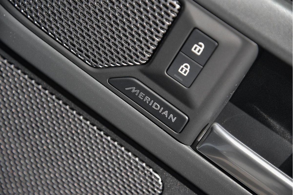 2024 Land Rover Defender 110 P400 X-Dynamic SE L663