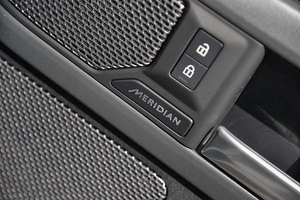 2024 Land Rover Defender 110 P400 X-Dynamic SE L663