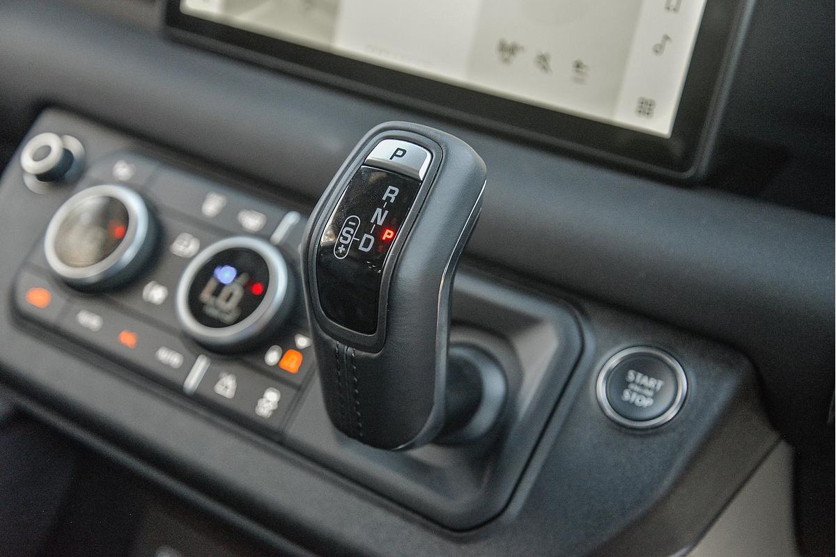 2024 Land Rover Defender 110 P400 X-Dynamic SE L663