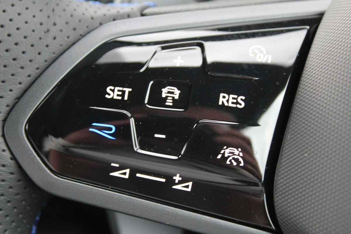 2024 Volkswagen Golf R 8