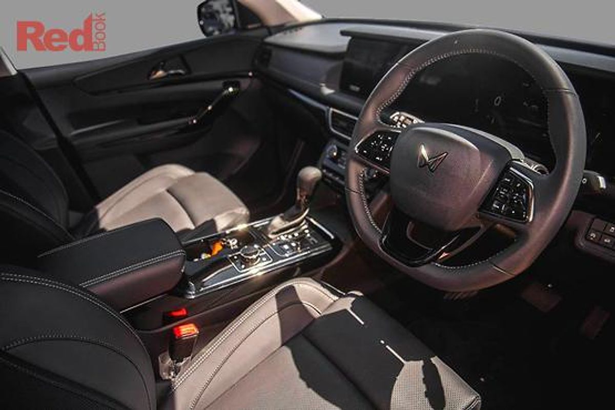 2024 Mahindra XUV700 AX7L Black Edition