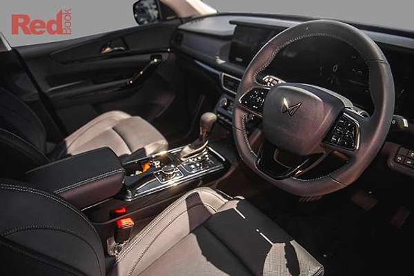 2024 Mahindra XUV700 AX7L Black Edition
