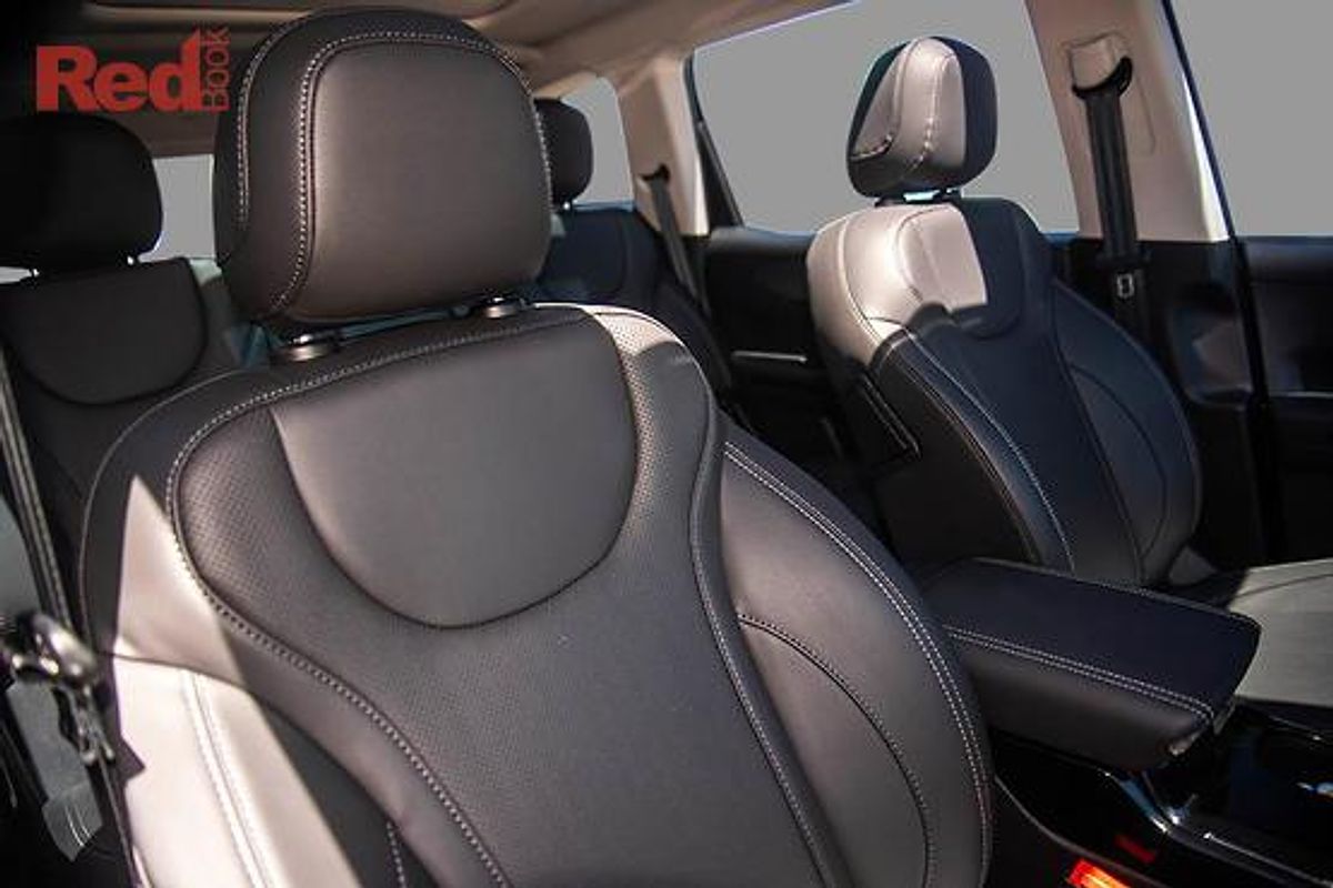 2024 Mahindra XUV700 AX7L Black Edition