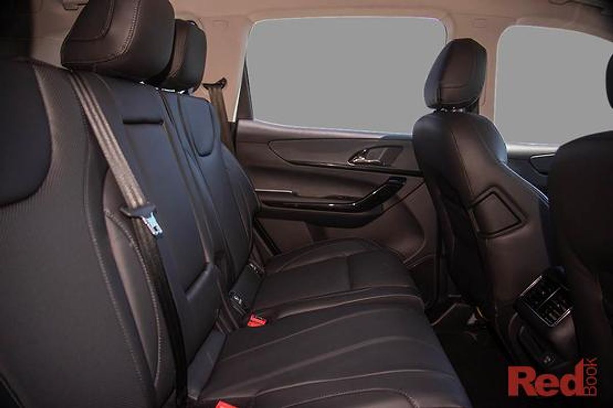 2024 Mahindra XUV700 AX7L Black Edition