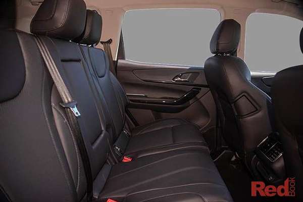 2024 Mahindra XUV700 AX7L Black Edition