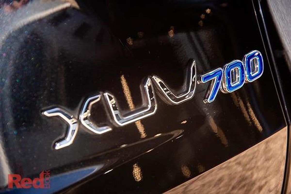 2024 Mahindra XUV700 AX7L Black Edition