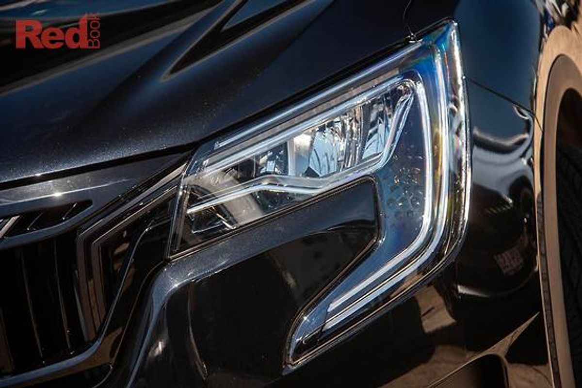 2024 Mahindra XUV700 AX7L Black Edition