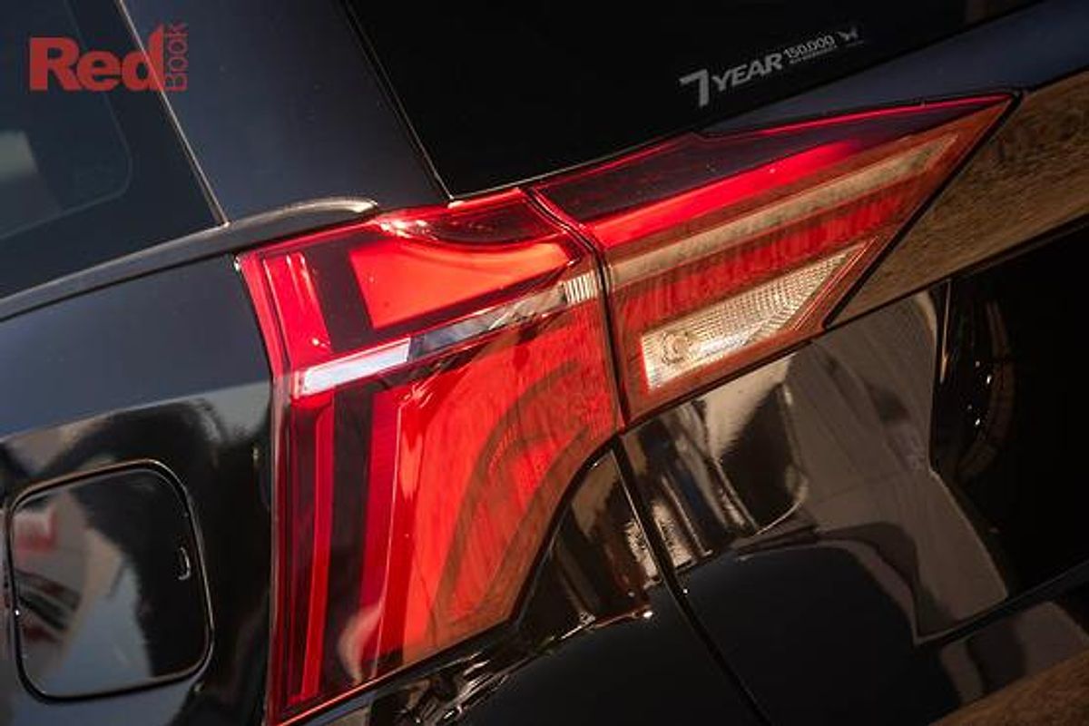 2024 Mahindra XUV700 AX7L Black Edition