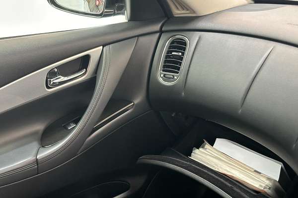 2011 Nissan SKYLINE CROSSOVER 370GT4 Four NJ50