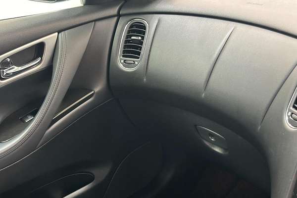 2011 Nissan SKYLINE CROSSOVER 370GT4 Four NJ50