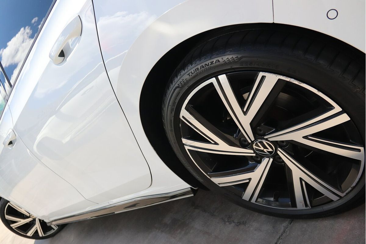 2021 Volkswagen Golf 110TSI R-Line 8