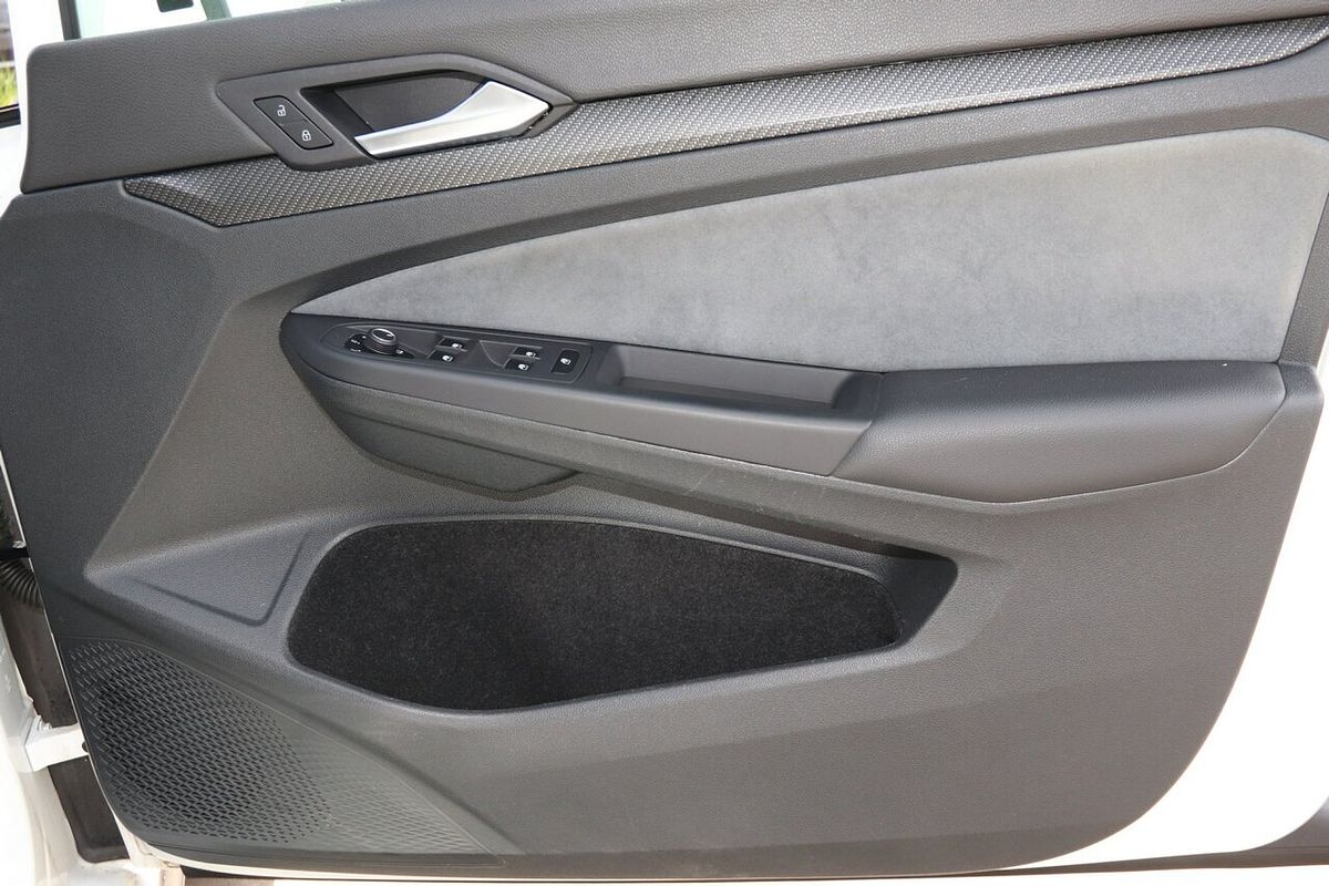 2021 Volkswagen Golf 110TSI R-Line 8