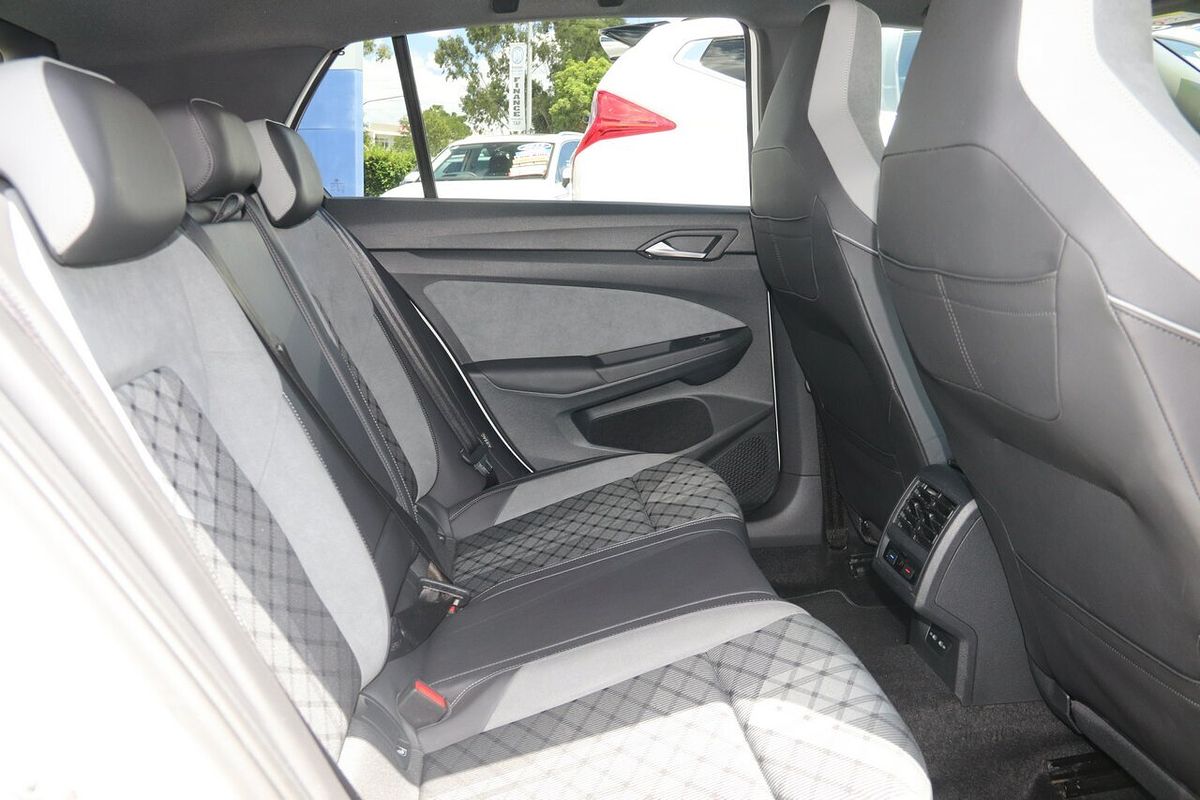 2021 Volkswagen Golf 110TSI R-Line 8