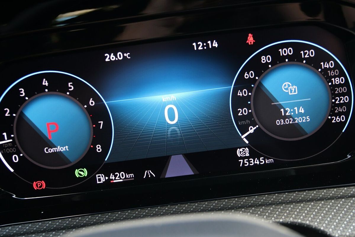 2021 Volkswagen Golf 110TSI R-Line 8