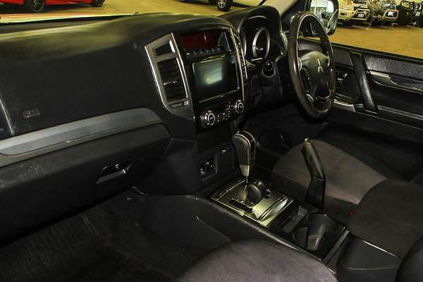 2017 Mitsubishi Pajero GLX NX