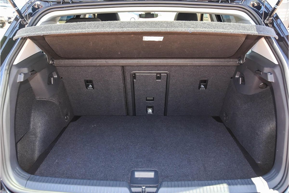 2023 Volkswagen Golf 110TSI 8