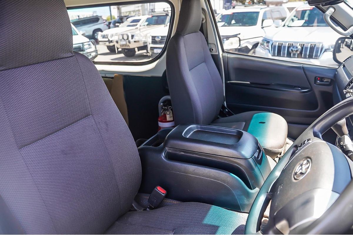 2018 Toyota Hiace Commuter KDH223R
