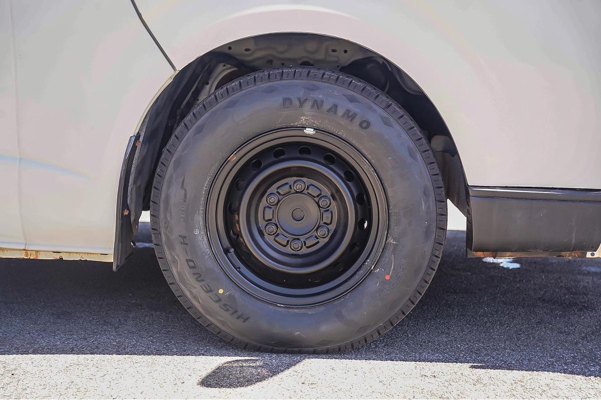 2018 Toyota Hiace Commuter KDH223R