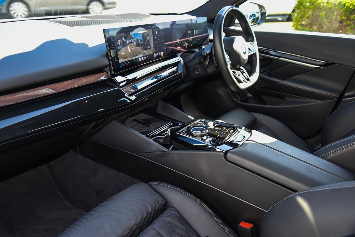 2024 BMW 5 Series 520i M Sport G60