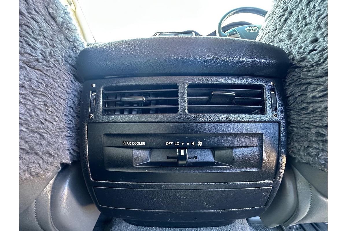 2011 Toyota Landcruiser GXL VDJ200R