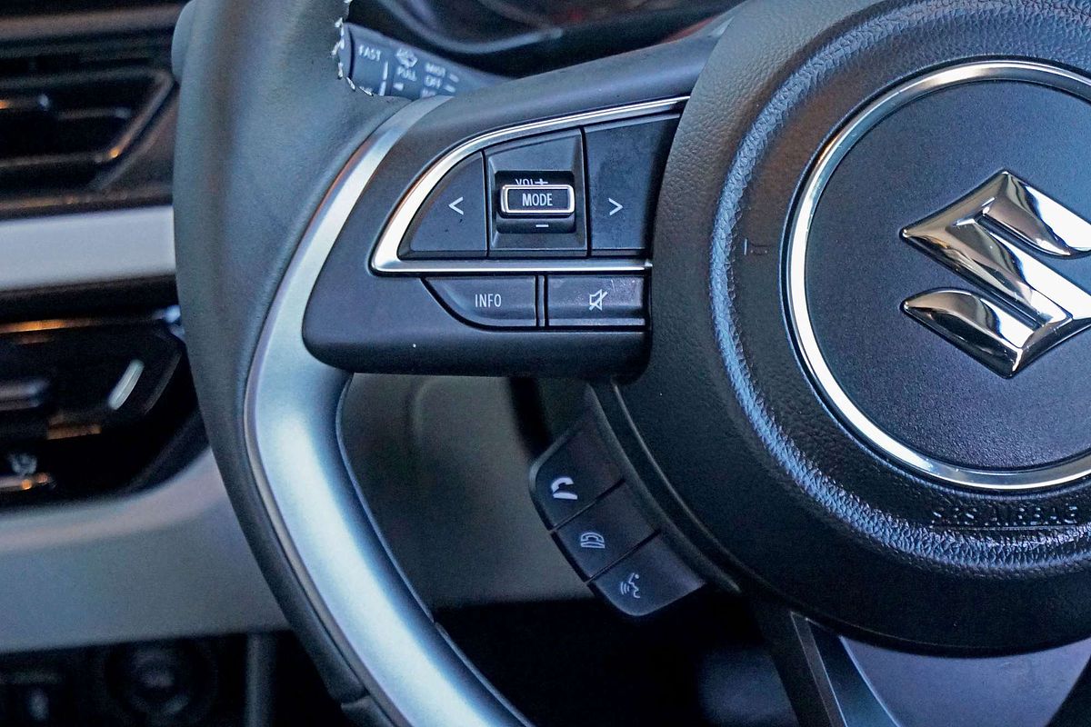 2024 Suzuki Swift Hybrid Plus UZ